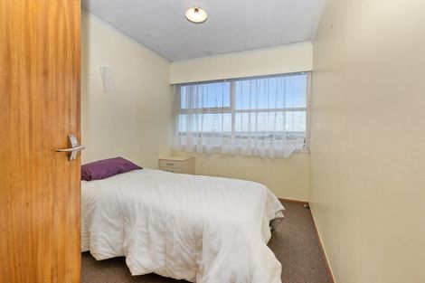 Photo of property in 84a Royal View Road, Te Atatu South, Auckland, 0610