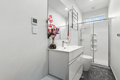 Photo of property in 1/40d Tomo Street, New Lynn, Auckland, 0600