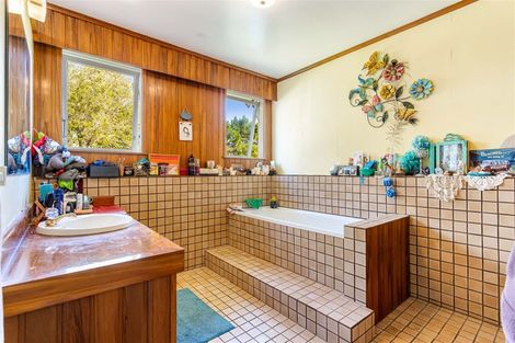 Photo of property in 192 Muriwai Valley Road, Muriwai, Waimauku, 0881