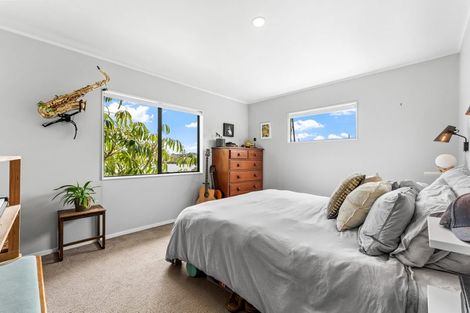 Photo of property in 30b Gledstane Road, Stanmore Bay, Whangaparaoa, 0932