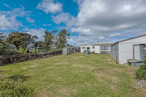 Photo of property in 3 Linklater Avenue, Foxton Beach, Foxton, 4815