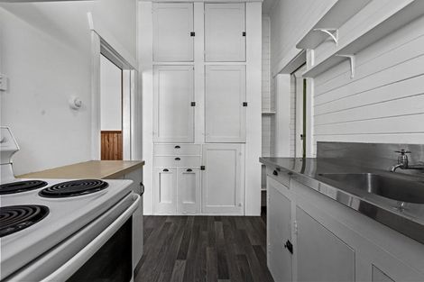 Photo of property in 25 Paynters Avenue, Strandon, New Plymouth, 4312