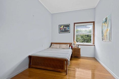 Photo of property in 1/221 Onewa Road, Birkenhead, Auckland, 0626