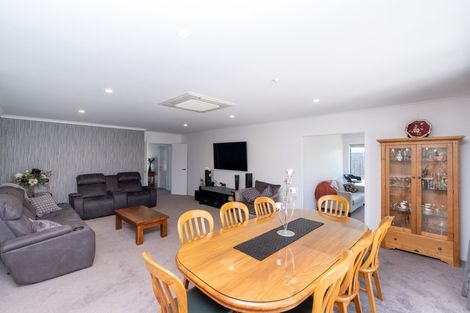 Photo of property in 12 Montague Grove, Stratford, 4332