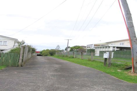 Photo of property in 62 Clayburn Road, Glen Eden, Auckland, 0602
