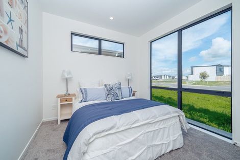 Photo of property in 8 Poutawa Lane, Clarks Beach, 2122