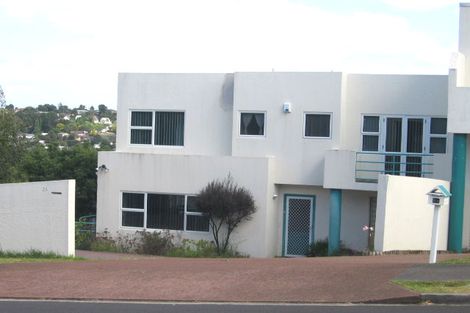 Photo of property in 2/2 Heathglen Place, Bayview, Auckland, 0629