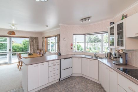 Photo of property in 64 Kapanui Road, Waikanae, 5036