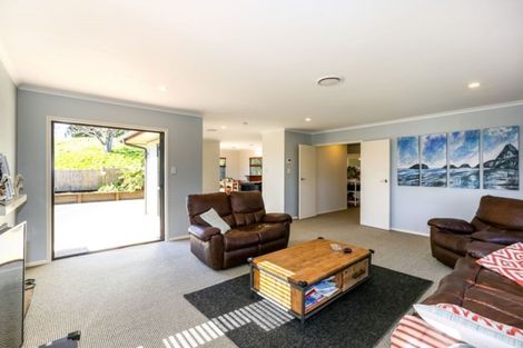 Photo of property in 14 Tupare Place, Highlands Park, New Plymouth, 4312