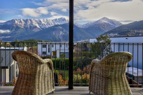 Photo of property in 18 Poplar Drive, Kelvin Heights, Queenstown, 9300