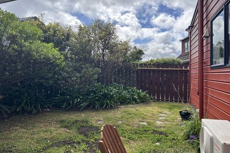 Photo of property in 10 Rangitane Street, Maupuia, Wellington, 6022