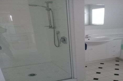 Photo of property in 3/4 Coronation Road, Glenfield, Auckland, 0627