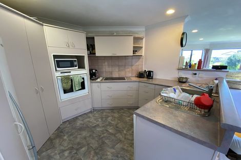 Photo of property in 25 Rosebank Avenue, Kelvin Grove, Palmerston North, 4414