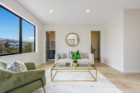 Photo of property in 128 Skulander Crescent, Orewa, 0931