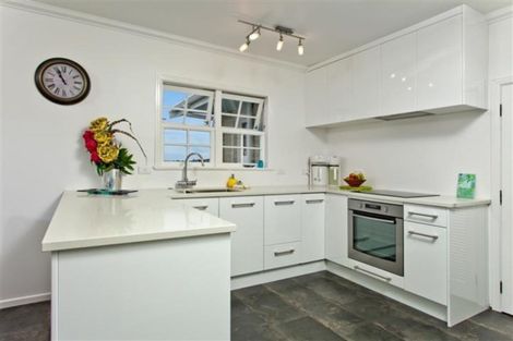 Photo of property in 5 Colin Wild Place, Glenfield, Auckland, 0629