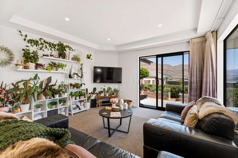 Photo of property in 16 Scurr Terrace, Wanaka, 9305
