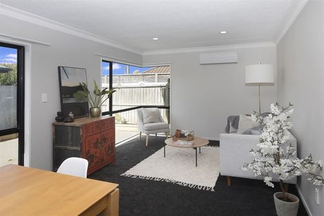 Photo of property in 122b Yaldhurst Road, Sockburn, Christchurch, 8042