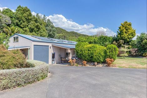 Photo of property in 40 Manakau Heights Drive, Manakau, Otaki, 5583