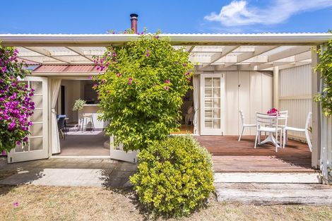 Photo of property in 60 Kirk Street, Otaki, 5512