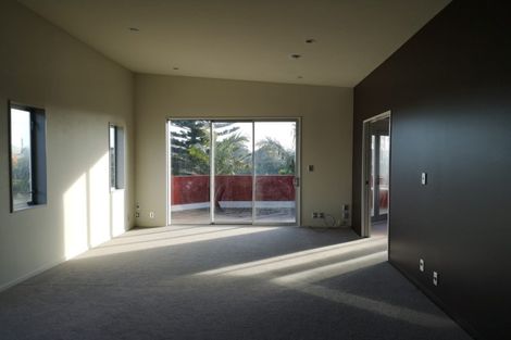 Photo of property in 657 Beach Road, Rothesay Bay, Auckland, 0630