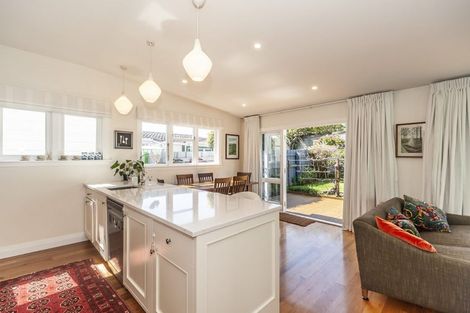 Photo of property in 10 Herald Terrace, Berhampore, Wellington, 6023