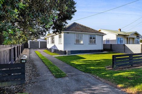 Photo of property in 304 South Road, Hawera, 4610