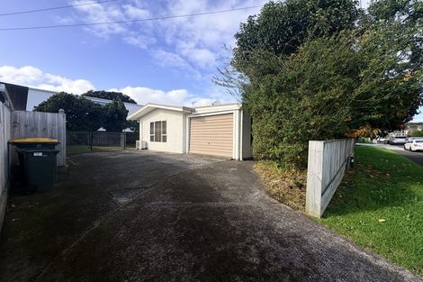 Photo of property in 1/2 Tainui Terrace, Mangere Bridge, Auckland, 2022