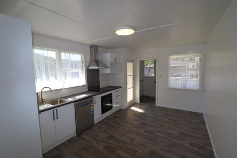 Photo of property in 32 Montreal Grove, Kingston, Wellington, 6021