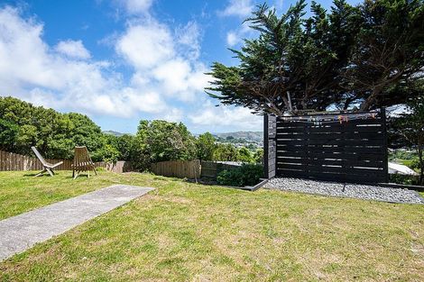 Photo of property in 34 Brooker Grove, Newlands, Wellington, 6037