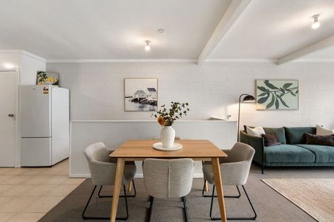 Photo of property in 1/15 Bloomsbury Grove, Newlands, Wellington, 6037