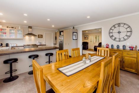 Photo of property in 16 Bluewater Place, Paraparaumu, 5032