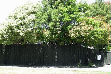 Photo of property in 35 Pinehurst Crescent, Russley, Christchurch, 8042