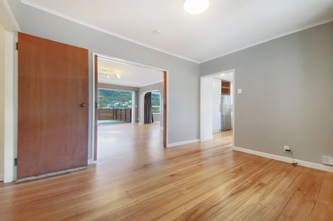 Photo of property in 32 Ngatitoa Street, Tawa, Wellington, 5028