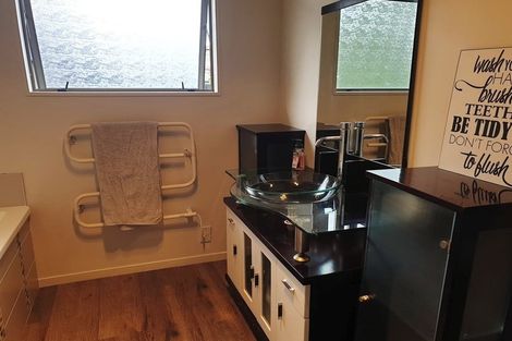 Photo of property in 17 Delhi Road, Hospital Hill, Napier, 4110