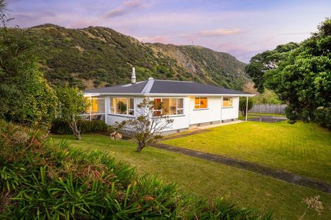 Photo of property in 100 Tilley Road, Paekakariki, 5034