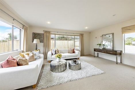 Photo of property in 15 William Woods Court, Flat Bush, Auckland, 2016