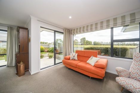 Photo of property in 15 Lorenzo Place, Kelvin Grove, Palmerston North, 4414