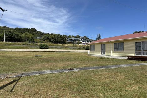 Photo of property in 118 Tasman Street, Karoro, Greymouth, 7805