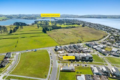 Photo of property in 1 Koiora Road, Clarks Beach, 2122