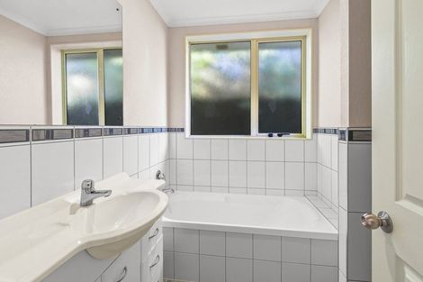 Photo of property in 6 Richard Halse Drive, Manurewa, Auckland, 2105