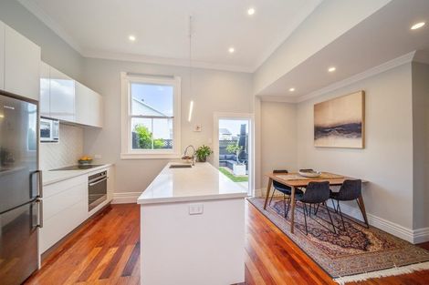 Photo of property in 8 Morley Street, New Plymouth, 4310