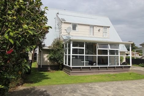Photo of property in 11 Ross Street, Woodville, 4920