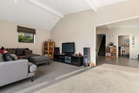 Photo of property in 77 Landsdowne Terrace, Cashmere, Christchurch, 8022