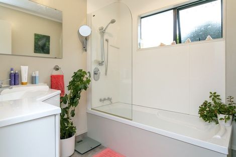 Photo of property in 2/10 Te Hepera Street, Waipahihi, Taupo, 3330