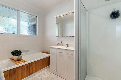 Photo of property in 6 Link Road, Newlands, Wellington, 6037