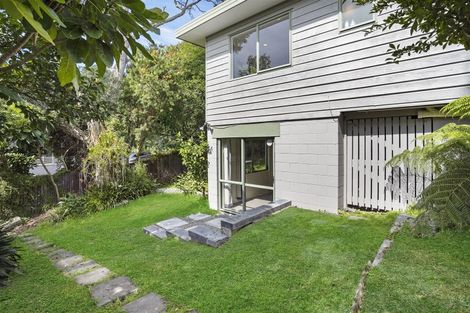 Photo of property in 2/23 Ludlow Terrace, Totara Vale, Auckland, 0627