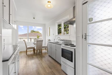 Photo of property in 11 Royal Arch Place, Rosehill, Papakura, 2113