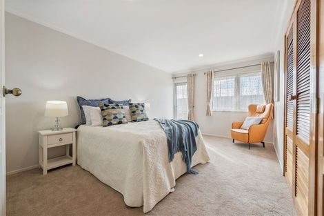 Photo of property in 7 Santa Monica Place, Goodwood Heights, Auckland, 2105