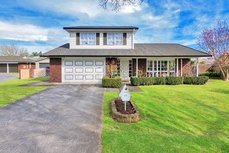 Photo of property in 15 Donzella Place, Conifer Grove, Takanini, 2112