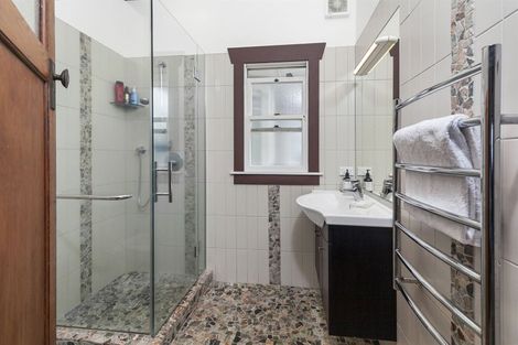 Photo of property in 1 Wicklow Road, Narrow Neck, Auckland, 0622